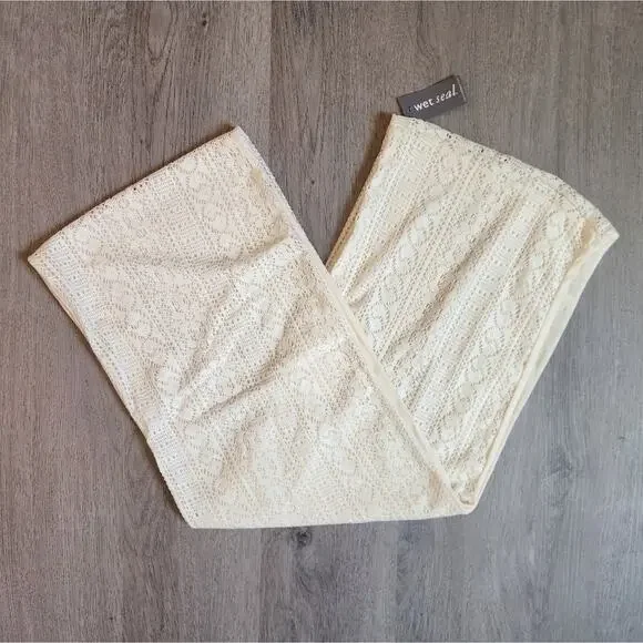 NWT Wet Seal Junior's White Lightweight Eyelet Lined Infinity Scarf One Size OS