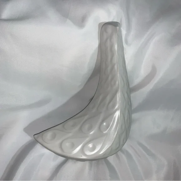 JONATHAN ADLER white salt glazed pottery MEDIUM BIRD figurine of Menagerie Trio