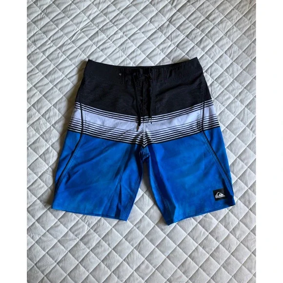 VTG Y2K QUIKSILVER Blue White & Black Board Shorts Sz 28 Beach‎ Surf California