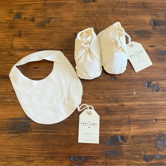 NWT Gray Label Booties 6-12M And Bib Set Cream Baby 100% Organic Cotton
