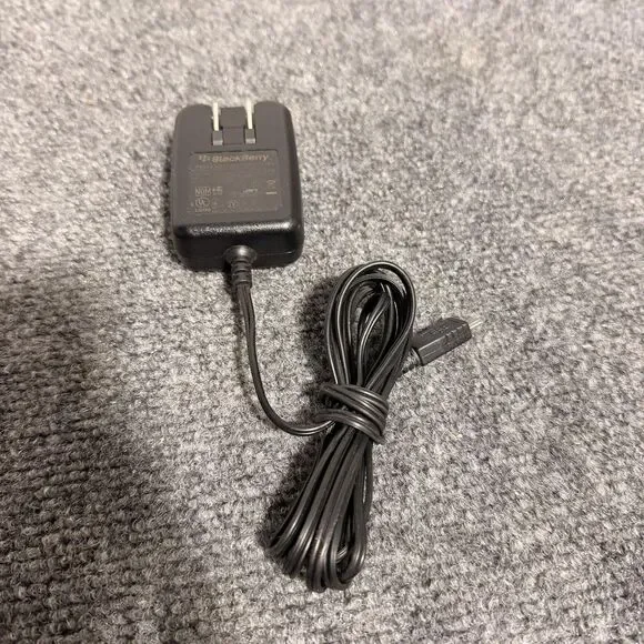 BlackBerry HDW-17995-001 Wall Charger Micro-USB 5V 700mA Power Adapter Black