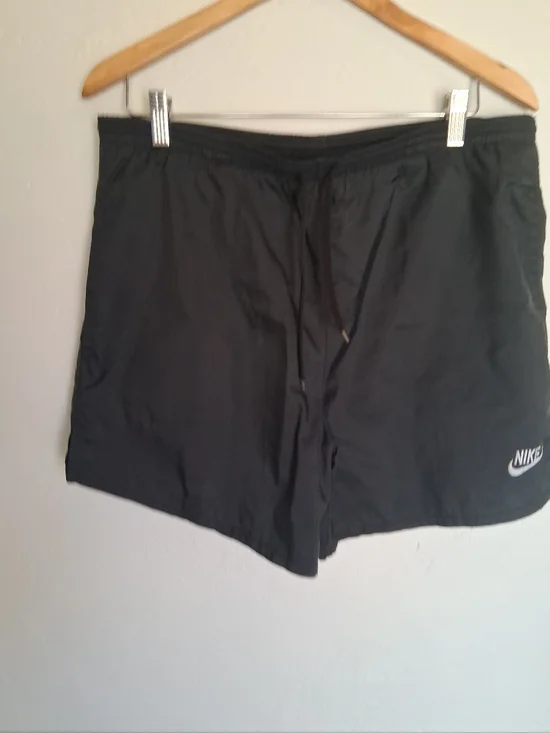 Nike Vintage Swim Trunks Men’s Medium Black Shorts Mesh Lined Swoosh Logo Beach