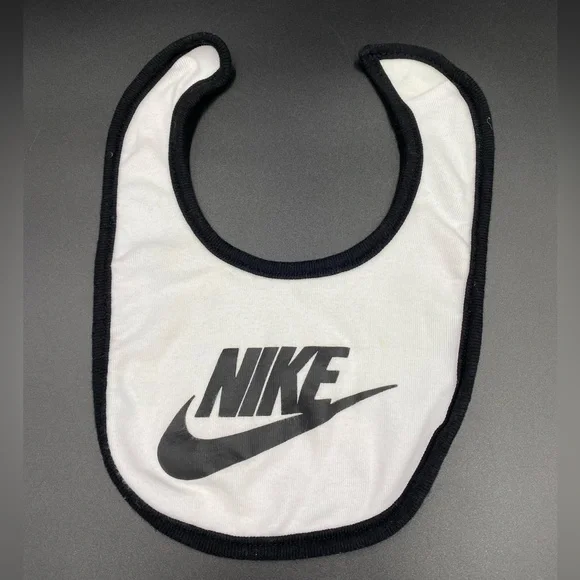 Nike baby infant 0-6 months white & black Bib