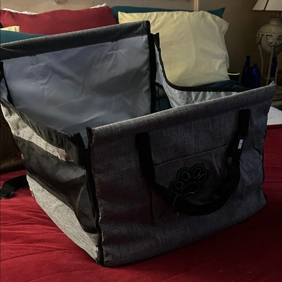 Gray Quilted Pet safety Car Seat