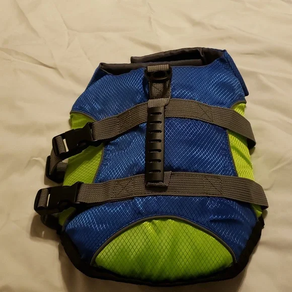 New w/out tags small dog life vest