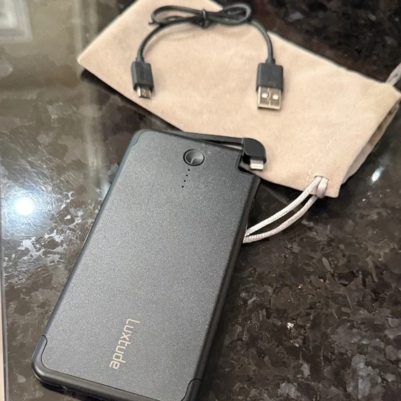 Luxitude Black Portable Charger