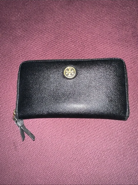 Tory Burch Black Leather Zip Wallet