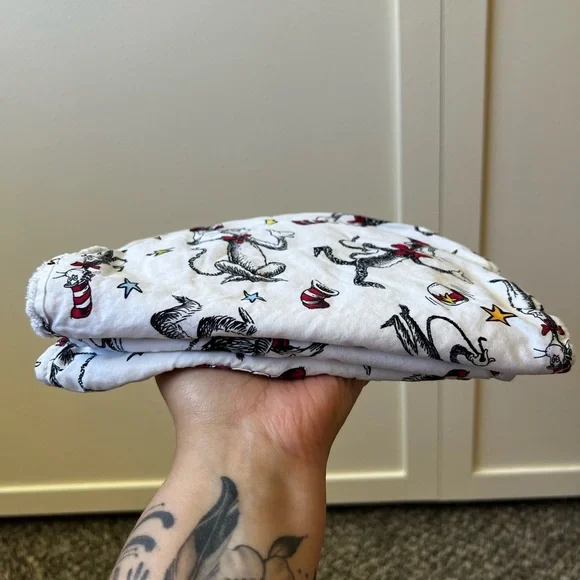 Trend Lab Baby Dr Seuss Cat‎ In The Hat Bundle 2 Bibs 1 Burp Cloth