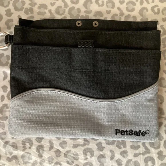 PetSafe Treat Pouch Sport (Black) - Dog/Puppy Training Aid 2 Pockets + Carabiner