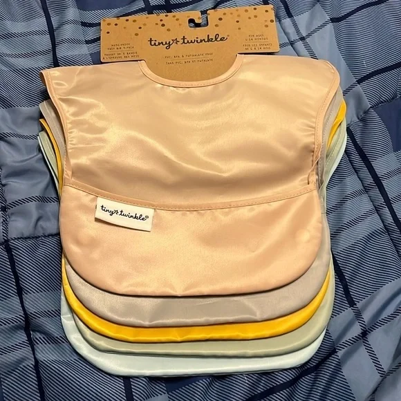 NWT Tiny Twinkle 5 pack of bibs 6-12 months