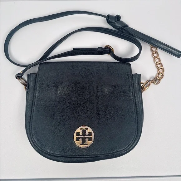 Tory Burch Everly Leather Flap Saddle Bag In Black