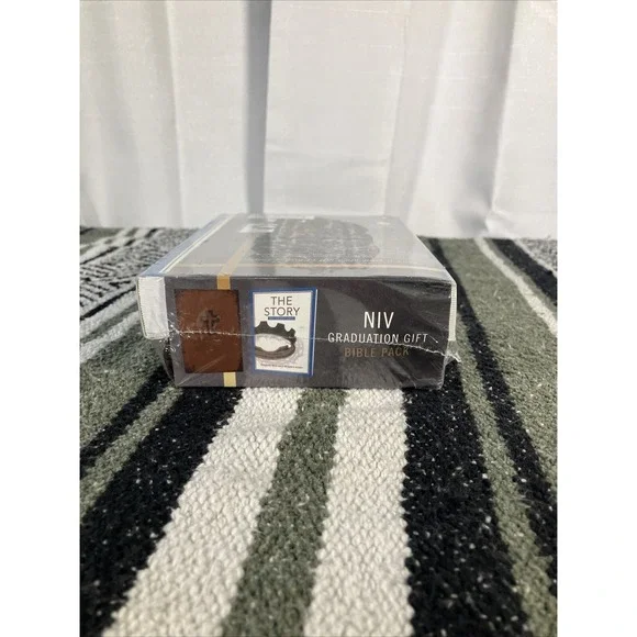 NIV Graduation Kit for Grads, Brown
