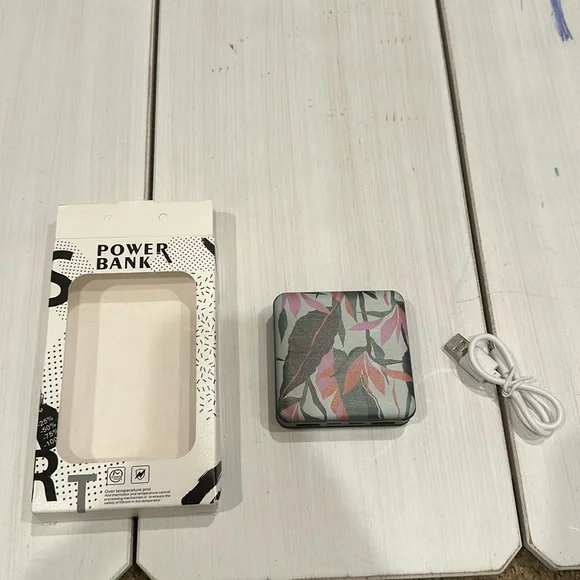 Tropical Power Bank with Cable