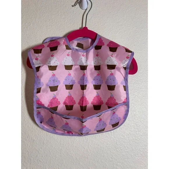 Cutie Pie Baby Bib with Crumb Catcher Pocket Girls Cute Cupcake Print Pink