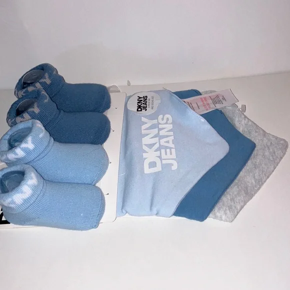 Dkny‎ Blue and Gray Casual Bib and Socks Set