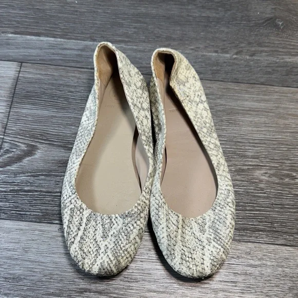 Tory Burch Snakeskin Pattern Flats size 7.5M (j124)