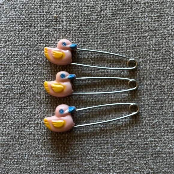 Vintage baby diaper babies Duck Design Safety Pins for Kids - Pink and Yellow‎