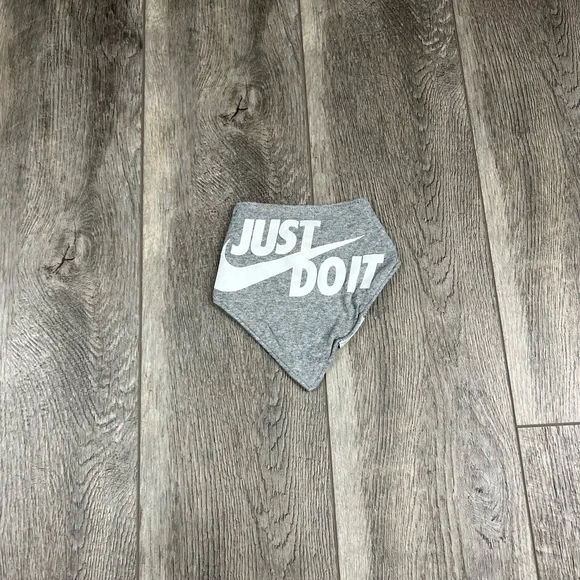 Nike Baby Grey‎ Bib