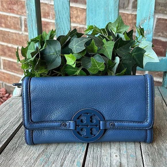 TORY BURCH Blue Snap Front/Magnetic Logo Amanda Wallet