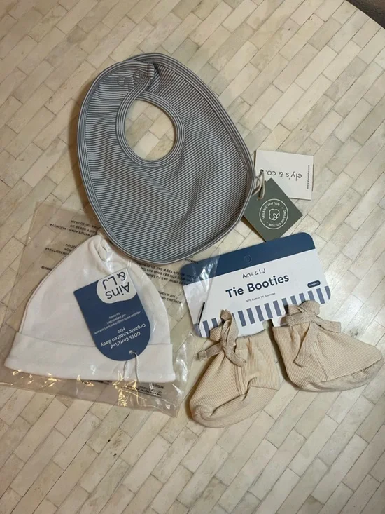 Ains & LJ White Organic Baby Hat + Tie Booties with Gray Striped Bib