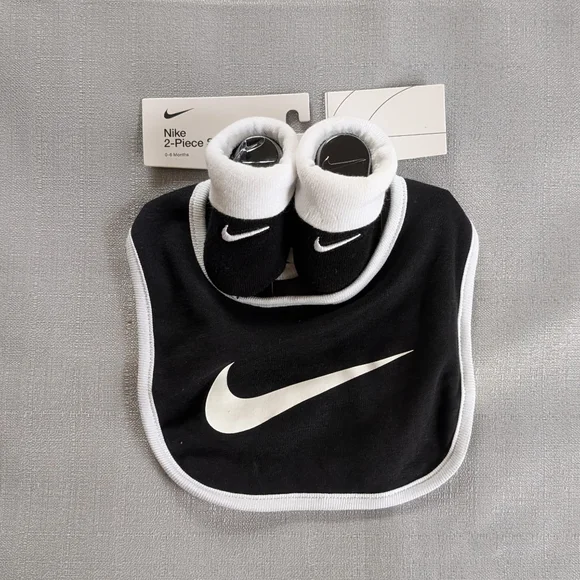 Nike Black and White Baby Bib & Booties Set NEW!