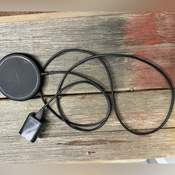 EUC Phone charger just lay you phone in it to charge