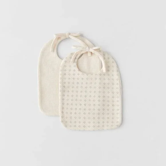 ZARA TWO PACK OF GEOMETRIC BIBS CRUDE SIZE | 4174/518/ 712