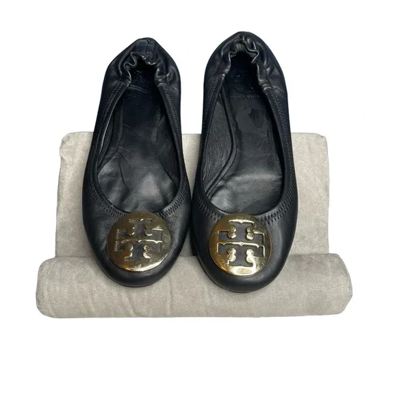 Tory Burch Black Ballet Reva leather gold large logo flats. Women size 6M