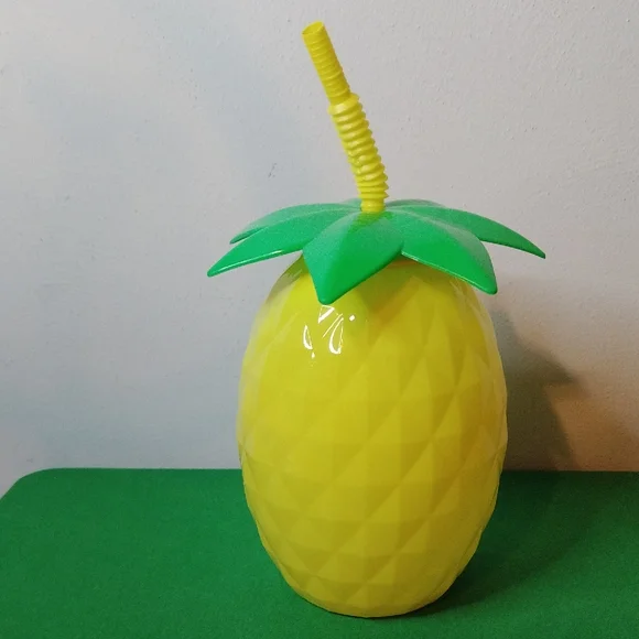 Big Pineapple Shaped Tumbler With Straw