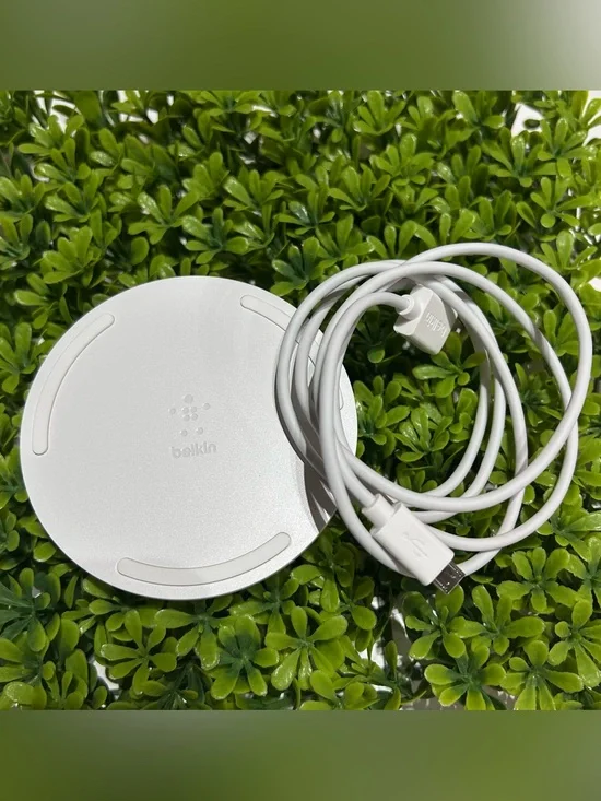 Belkin BOOST CHARGE Wireless Charging Pad 10W with White Cable