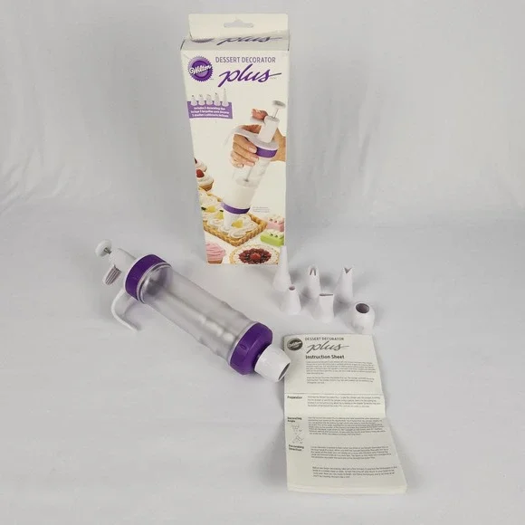 Wilton Dessert Decorator Plus Cake Cookie Pastry Icing Tool 5 tips 2‎ Couplers