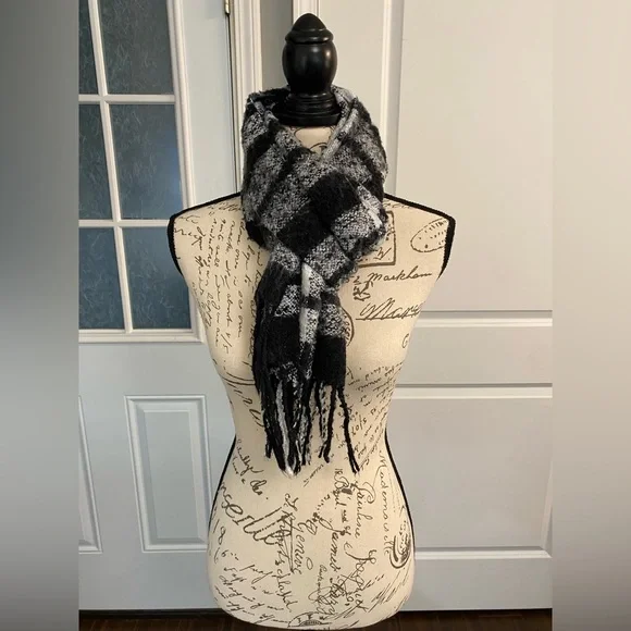 Cozy‎ Black and White Soft Acrylic Plaid Winter Scarf I