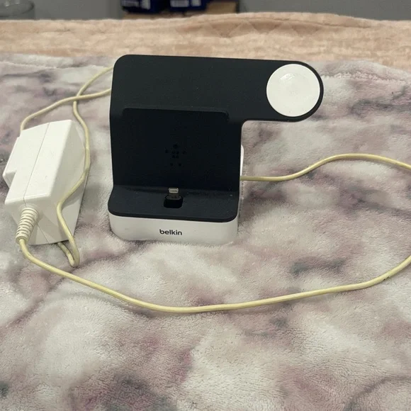 Belkin Black and White 2-in-1 Phone and Watch Charging Stand