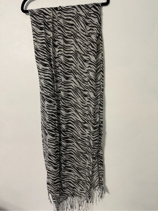 Nate Berkus Black and White Zebra Print Scarf 100% Linen