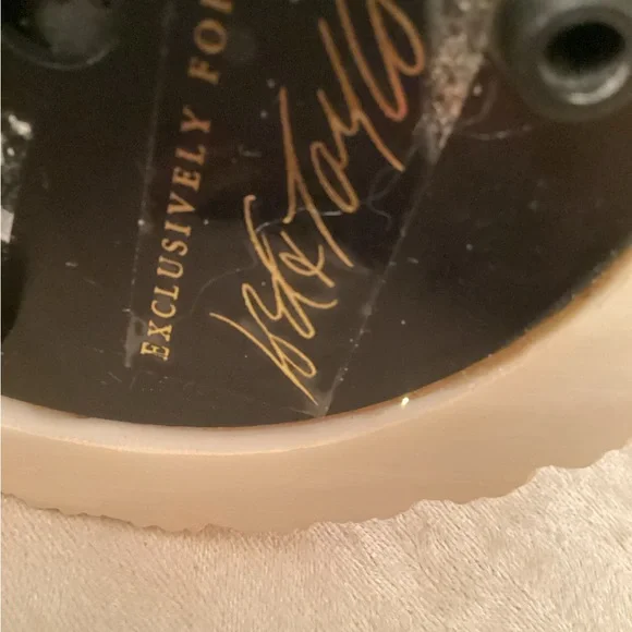 Lord and Taylor Elegant Wedding Cake Snow Globe with Bride and Groom music box