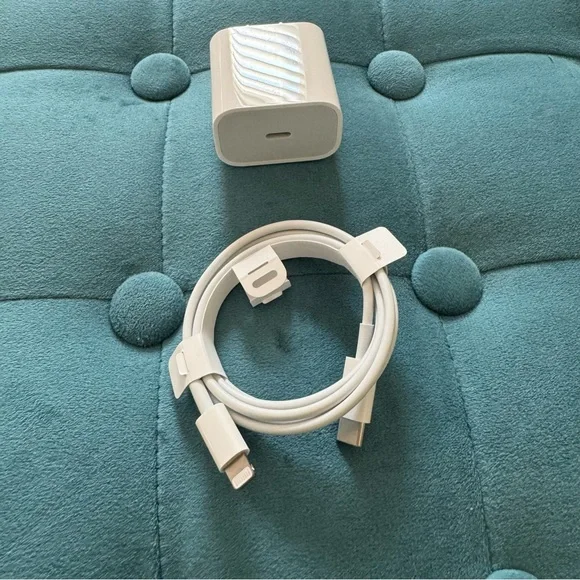 NWOT iPhone lightening 3 foot cable + power block