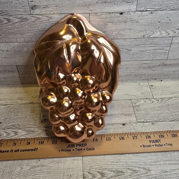 Vintage Wear-Ever Bunch Of Grapes Jell-O Mold / Wall Hanging 9.5