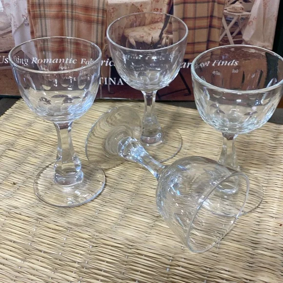 VINTAGE SHERRY OR FOOTED SHOT GLASS THUMBPRINT PATTERN SET of 4