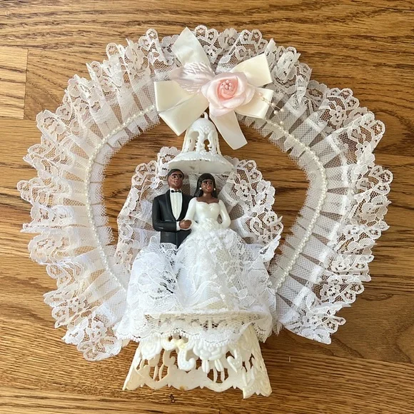 Vintage Wedding Topper 👰🏽🤵🏾🤍
