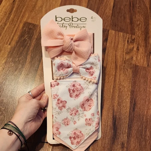 NWT Bebe Pink and White Floral Bib and Bow Set