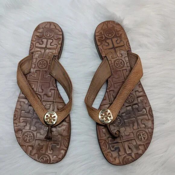 Tory Burch Thora Royal Tan Gold Tumbled Leather Thong Sandals Metal Logo Size 7