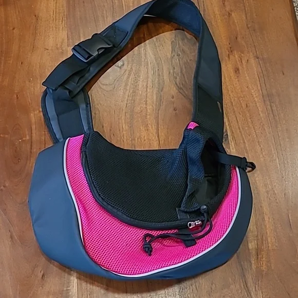 Yudodo Dog / pet sling carrier Like New Hot pink and black