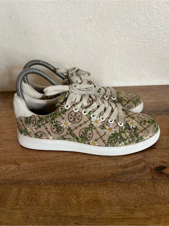 Tory Burch Howell T Monogram Daisy Floral Embroidered Canvas Sneakers Size 6.5 M