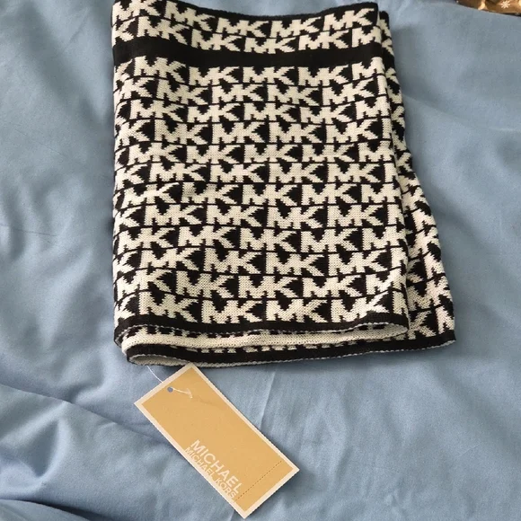 Nwt Michael Kors Monogram Black and White Scarf