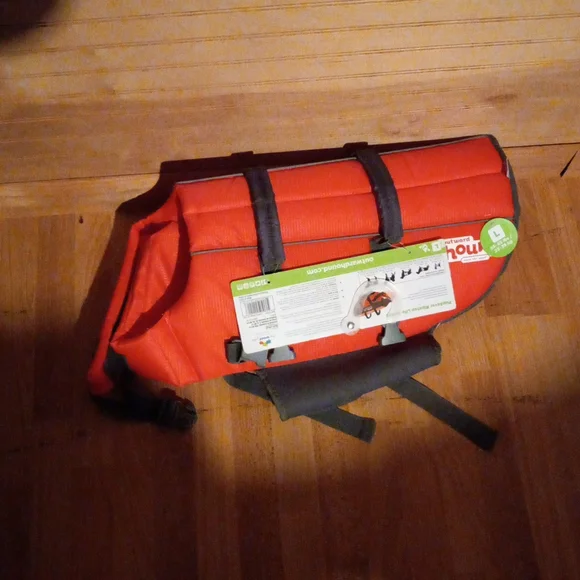 Drew's Pick: life vest for dog