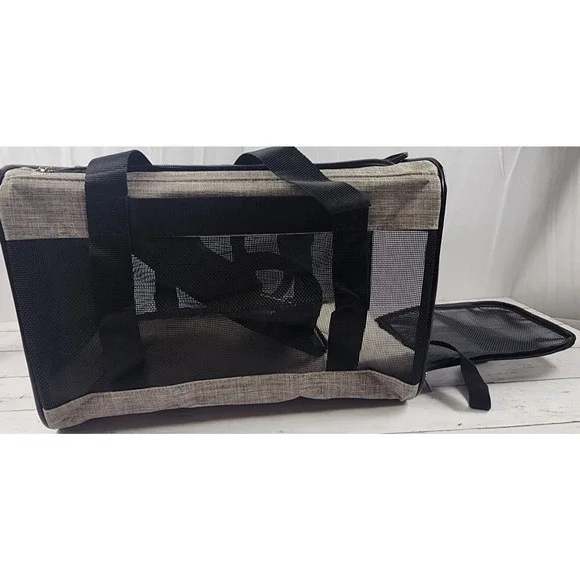 Cat/Dog Portable/Foldable/Washable Faux Fur Bottom Crate, Zip Close, Handles