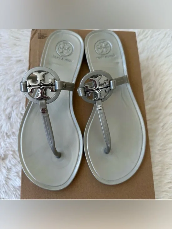 Tory Burch Mini Miller Women’s Metallic Silver Jelly Thong Sandals Size: 5