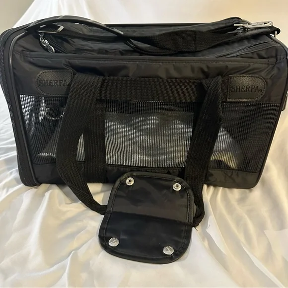 Sherpa Original Deluxe Airline-Approved Dog & Cat Carrier Bag, Black, Medium