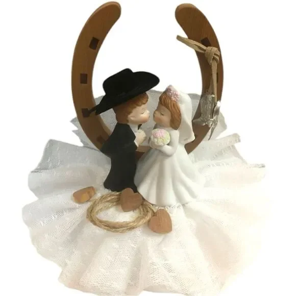 Cowboy/Cowgirl wedding cake topper! Pre loved in good condition!