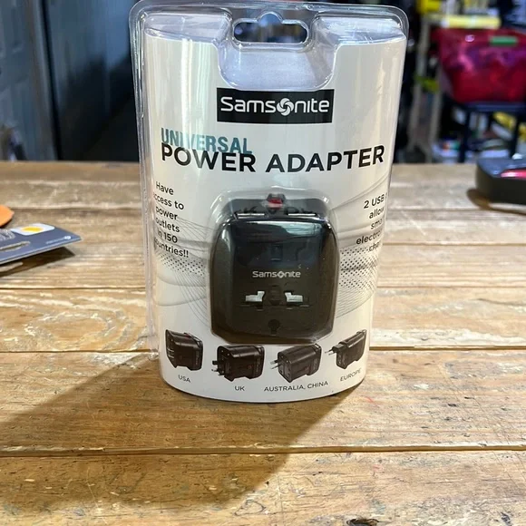 Samsonite Luggage Universal Black Power Adapter. set of free luggage tags 🙌🏻